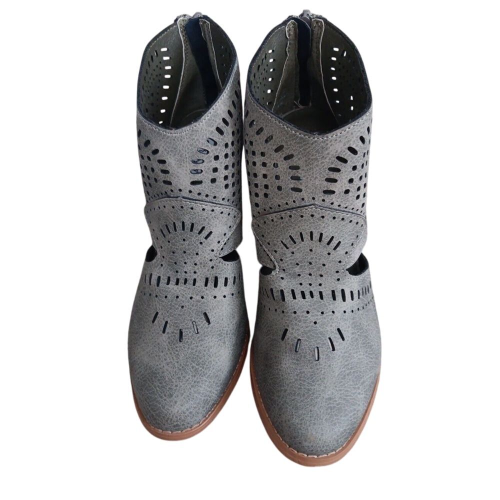 Very G Grey Cutout Ankle Booties Size 9